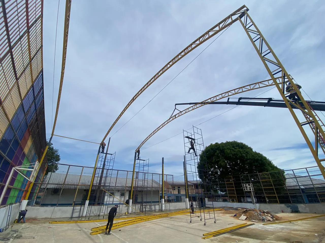 Montagem de estrutura metálica